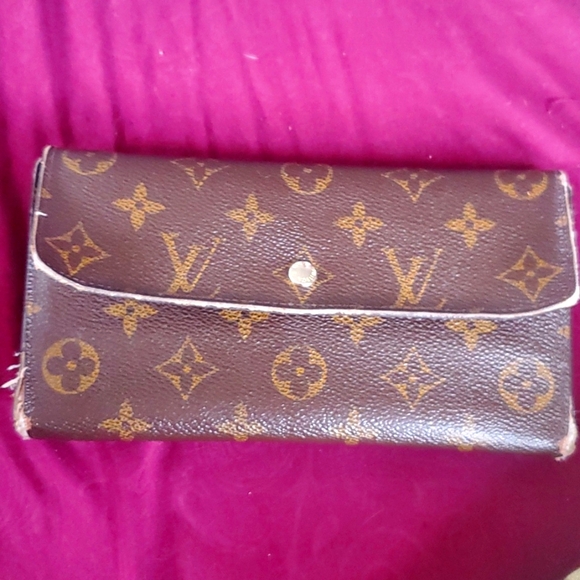 Louis Vuitton wallet - Picture 1 of 5